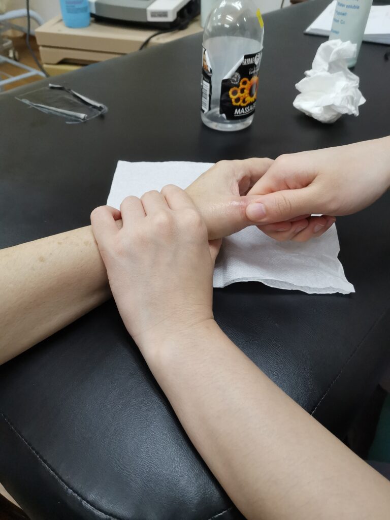 Physiotherapy Services 理疗服务 Perkhidmatan Fisioterapi at Sungai Long Specialist Hospital